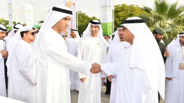 يوسف الرئيسي، المدير التنفيذي للشؤون الحكومية في شركة الفطيم للسيارات يستقبل عبدالله البسطي، الأمين العام للمجلس التنفيذي لإمارة دبي، لإطلاعه على تقنيات الفطيم للسيارات