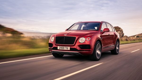 السيارة Bentley Bentayga V8