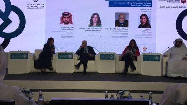 خلال الندوة العربية الأولى للتنمية العمرانية في أبوظبي