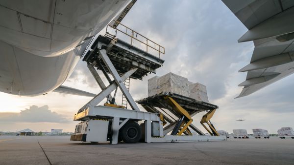 Global air freight segment contracted 1.8% in January this year, IATA data reveal. And global year-over-year volumes fell 1.5% when compared to December 2017, which meant the year-end growth figure for 2018 was 3.3%. (Shutterstock)