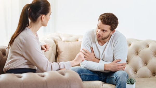أعطي رجل العقرب جزءاً كبيراً من الاهتمام

