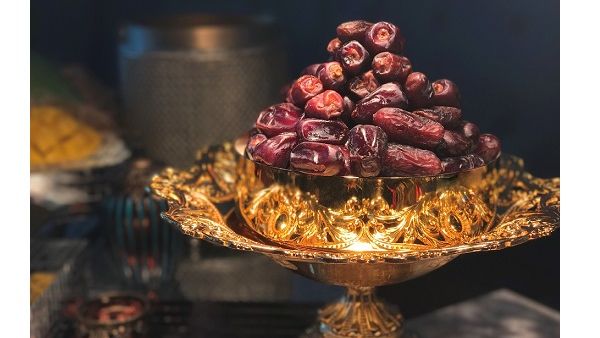 The Iftar buffet offer at Almas Ramadan tent will include a wide selection of oriental as well as western cuisine, traditional Arabic and Ramadan sweets, live cooking stations, refreshments and juices.
