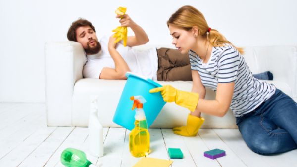 وجود الكراكيب والفوضى فهي تعتبر أحد الامور الرئيسية التي تجلب الفقر
 وجود الكراكيب والفوضى فهي تعتبر أحد الامور الرئيسية التي تجلب الفقر