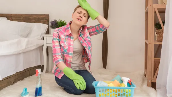 يجب ازالة البقع عن السجاد عند سقوطها مباشرة