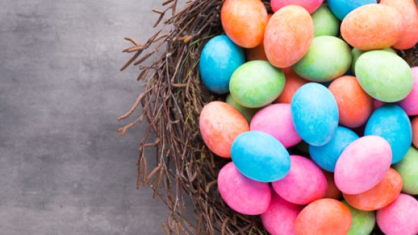 طريقة تلوين البيض شم النٍسيم بالمواد الطبيعية  طريقة تلوين البيض شم النٍسيم بالمواد الطبيعية