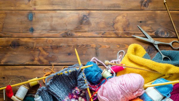 يوجد العديد من الطرق لتجديد و اعادة استخدام الملابس القديمة و الاستفادة منها يوجد العديد من الطرق لتجديد و اعادة استخدام الملابس القديمة و الاستفادة منها