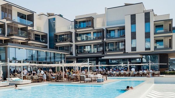 تشتهر علامة Nikki Beach التجارية بالتجارب الاستثنائية التي تحفر بالذاكرة، والاحتفال بالحياة.