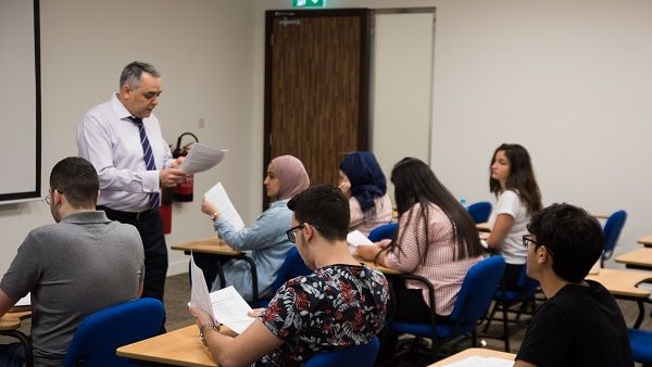 خلال الحدث