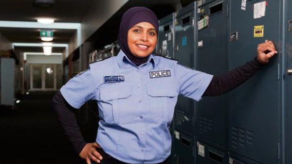 Female police officer wearing hijab (Twitter)
