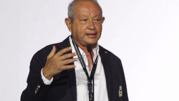 Sawiris had a little fun on Twitter and offered to do Shah Rukh Khan's job for half the price while transporting himself and he’ll even crash at his friends’ place. (Source: Naguib Sawiris - Twitter)