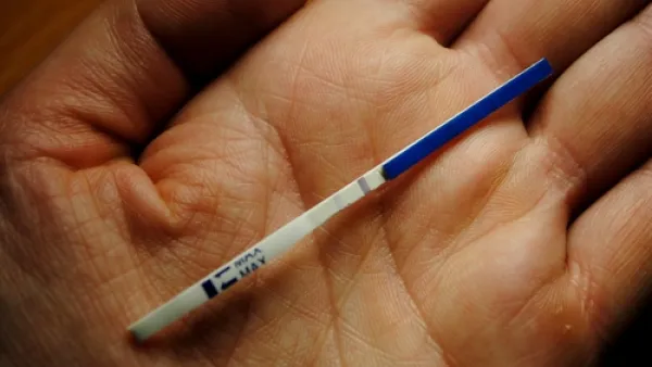 الإكثار من الكافيين، حيث يؤدي الكافيين إلى تقليل فرص الخصوبة
