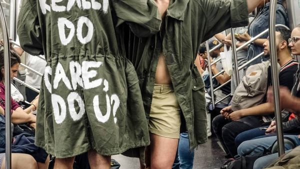 Two subway riders made quite a spectacular fashion statement (Twitter)