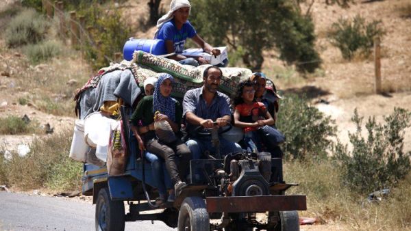 Syrians displaced in the areas across the border with Jordan (Twitter)
