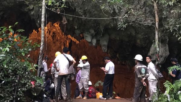 12 boys stuck in Thailand caves brought out alive after a nine-day search  (Twitter)