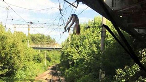 Girl miraculously survived after falling from railway bridge onto 3,000-volt electric cables where she dangled for an hour before being rescued. (Twitter)