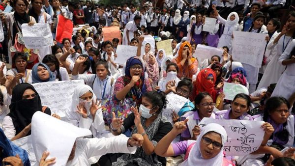 Dozens of students injured in Bangladesh road safety protests (Twitter)