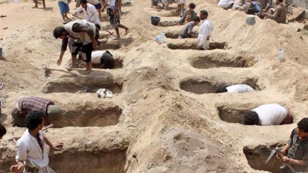 Child sized graves for the 29 victims of an airstrike on their school bus in Yemen (Twitter)