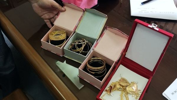 Egyptian imam offers wife 's jewelry to support Turkey (Twitter)