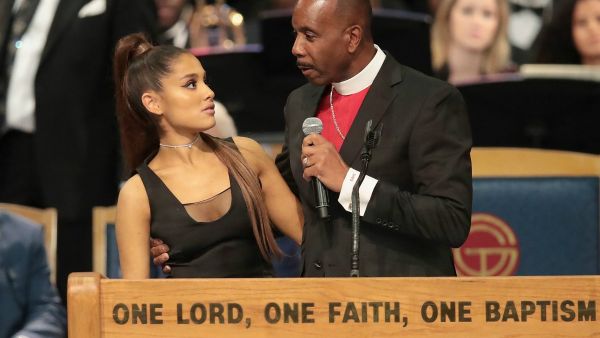 Bishop and Ariana Grande in compromising position (Twitter)