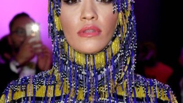 Rita Ora during Versace Spring/Summer '19 Show in Milan (Twitter)
