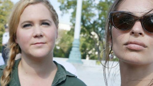 Amy Schumer and Emily Ratajkowski (Twitter)