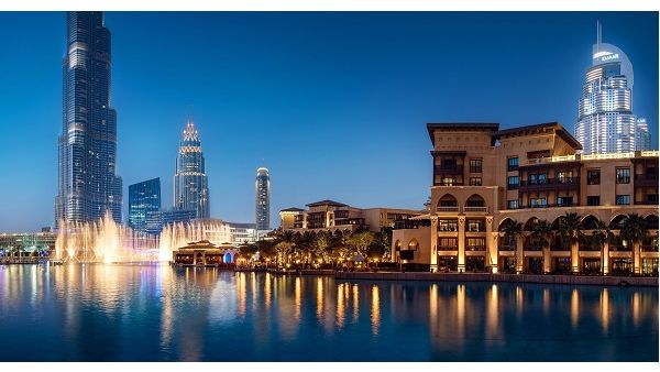 يمكن للضيوف تجنب الطقس الصيفي الحار وتمضية أوقات مفعمة بالترفيه والاسترخاء والأطعمة الشهية في مختلف أرجاء دبي.