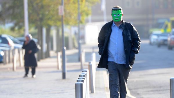 Masked Aaron Jones (Twitter)