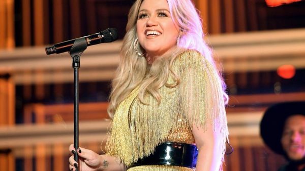 Kelly Clarkson  (Twitter)