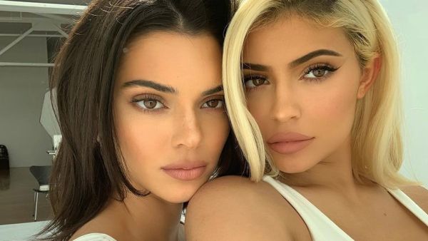 Kendall Jenner with her sister Kylie Jenner (Twitter)