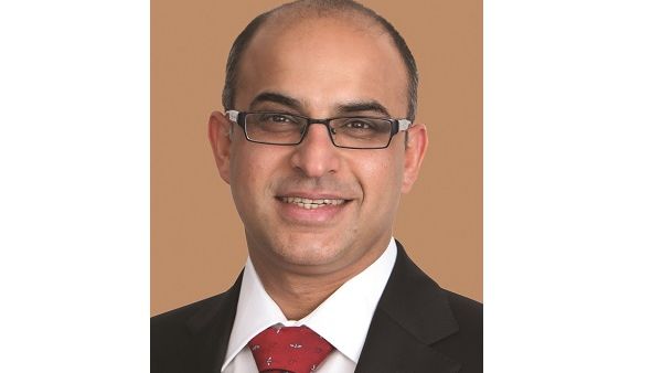 د. افيناش جوربكساني، استشاري جراحة طب العيون لالتهاب القزحية وأمراض الشبكية وجراحة إعتام عدسة العين