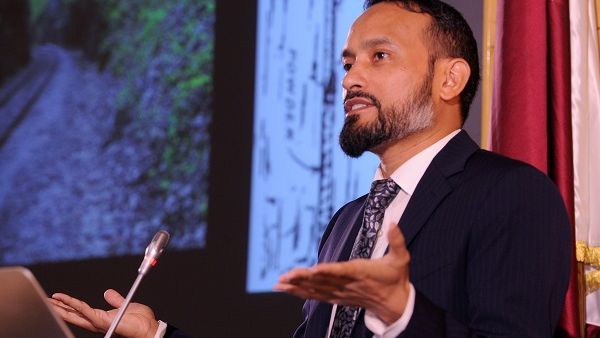الدكتور عمر مندوزا محمود، أستاذ علم النفس المساعد في الطب النفسي الإكلينيكي في وايل كورنيل للطب