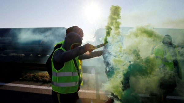 Egyptian lawyer held for wearing yellow vest  (Twitter)