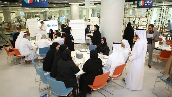 25 شاباً وشابة شاركوا في النقاشات وورش العمل لمناقشة محاور مثل رؤى قطاع النفط والفرص الوظيفية فيه وآفاق مرحلة ما بعد النفط.