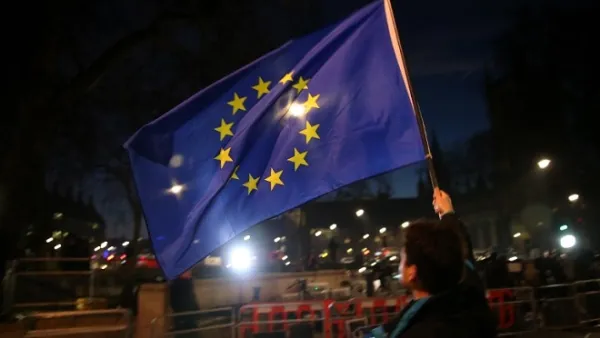 The European Union has announced the extension of sanctions against Syrian authorities until June 1, 2018. (Daniel Leal-Olivas/ AFP)