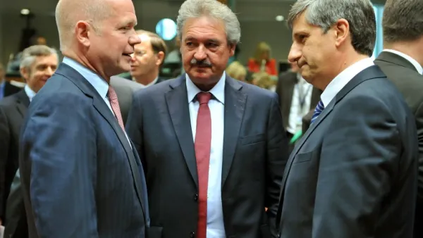 وزير خارجية بريطانيا المستقيل الثالث الى اليسار/ارشيف