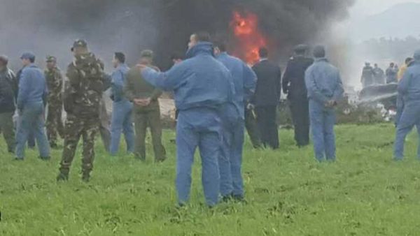 عشرات القتلى في تحطم طائرة عسكرية في الجزائر