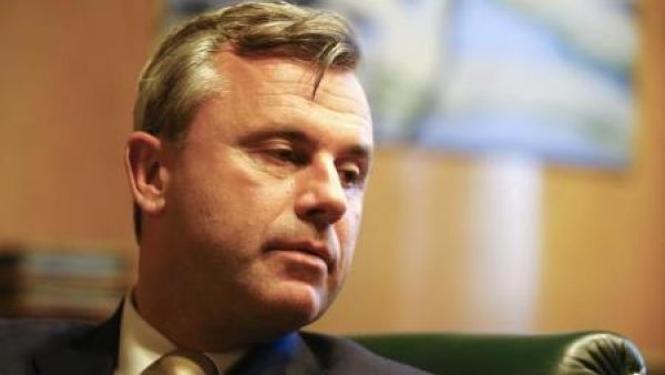 نوربرت هوفر مرشح اليمين المتطرف للرئاسة في النمسا
