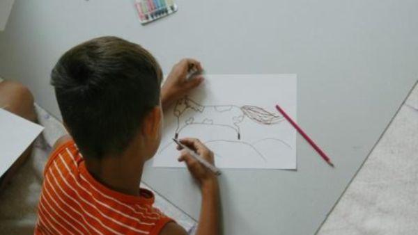 طفل في مركز لتأهيل اللاجئين في تيرفينز في النمسا
