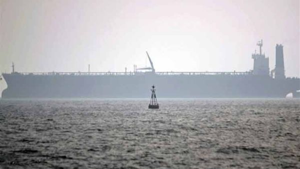 تهديد ايراني بمنع مرور شحنات النفط عبر مضيق هرمز 