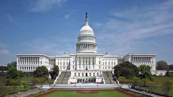 إغلاق مجمع الكونجرس الأميركي بعد أنباء عن وجود مسلح