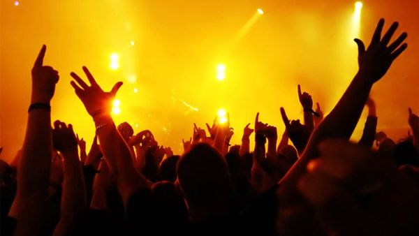 ارشيف/ محتفلون براس السنة في دبي