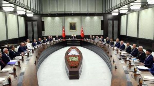 الرئيس التركي رجب طيب اردوغان يرأس اجتماعا لمجلس الأمن القومي في انقرة يوم الأربعاء

