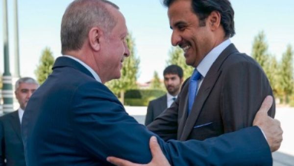 اردوغان مستقبلا تميم خلال زيارته لتركيا