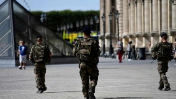 جنود يقومون بدورية ضمن عملية سنتينيل

