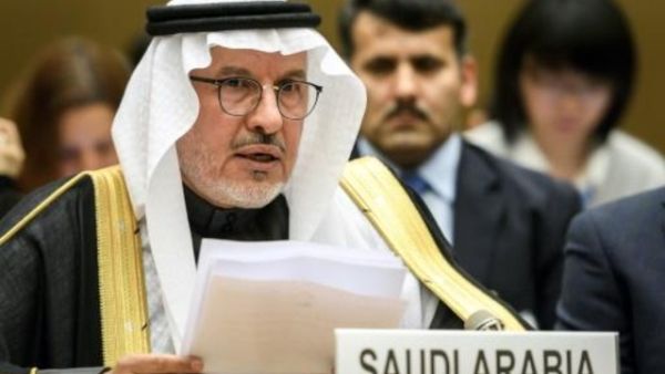 المشرف العام على مركز الملك سلمان للإغاثة والأعمال الإنسانية عبدالله بن عبدالعزيز الربيعة خلال مؤتمر المانحين لليمن في جنيف 
