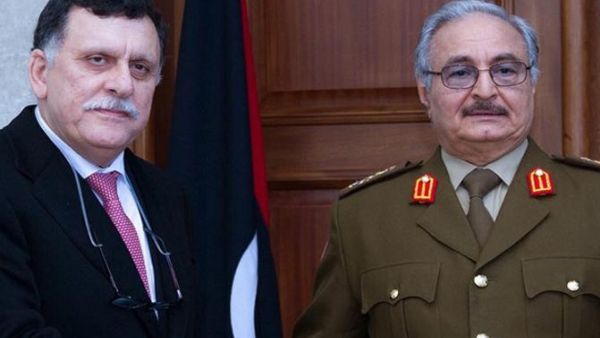 رئيس وزراء ليبيا فائز السراج والقائد العسكري في شرق البلاد خليفة حفتر
