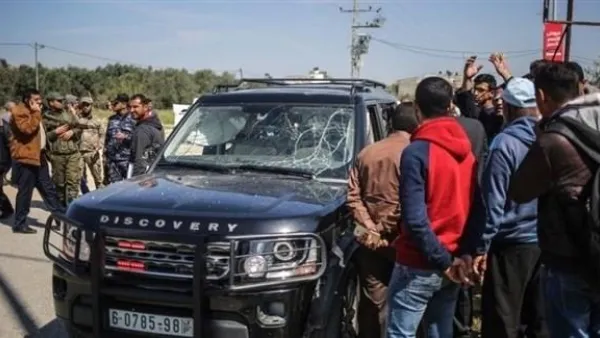 مستوطنون يعتدون على مرافقين لرئيس الوزراء الفلسطيني