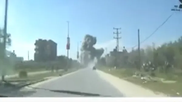 لقطة من فيديو يظهر سحابة من الدخان تتصاعد عقب التفجير