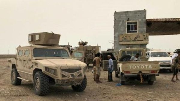 قوات موالية للحكومة اليمنية المدعوة دوليا في منطقة مطار الحديدة
