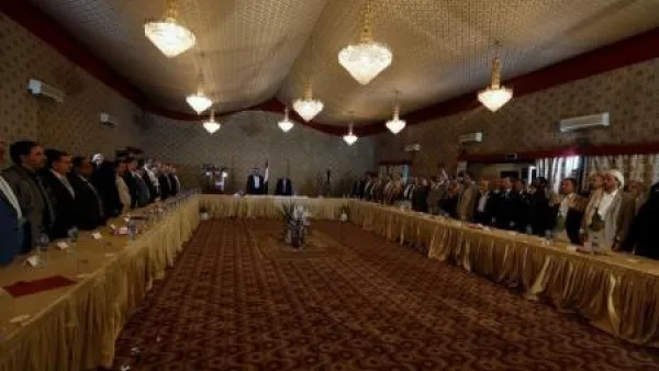 مسؤلون من الحوثيين وحزب المؤتمر الشعبي العام باليمن في مراسم الاعلان عن تشكيل المجلس السياسي الأعلى في صنعاء
